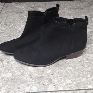 Libby Edelman Black Ankle Booties Size 11
